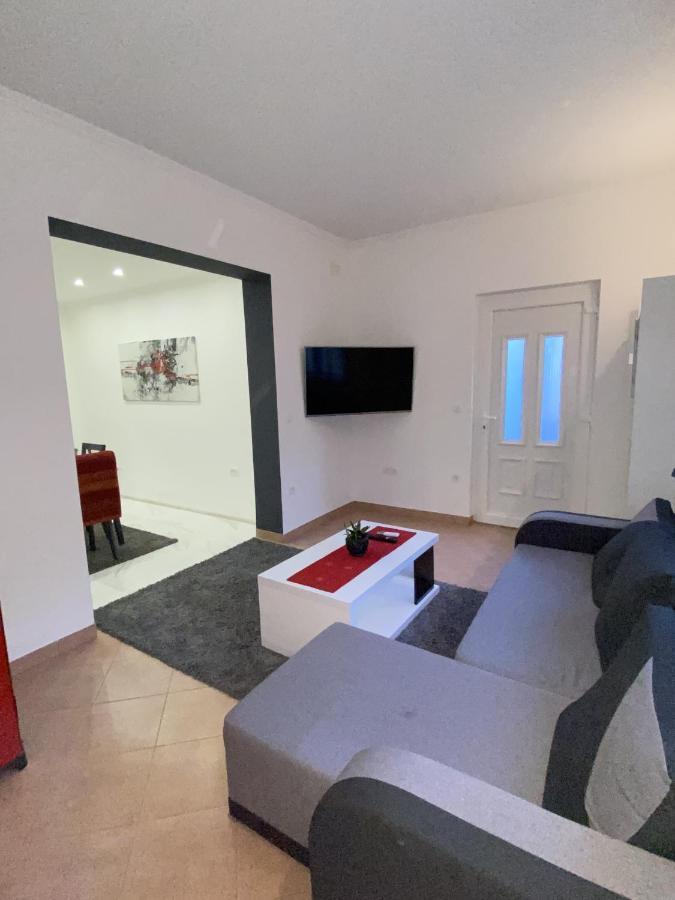 Apartment & Rooms - Marina โพลเช ภายนอก รูปภาพ